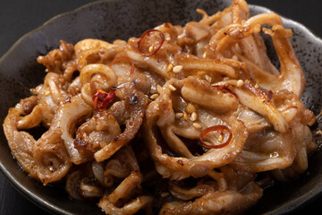 豚のど軟骨の甘辛炒め