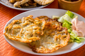 Tortitas de camarones en la costa de Andalucía, España