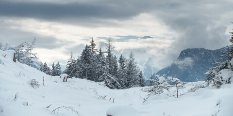 Fototapeta premium Panorama einer Winterlandschaft im Tourismusgebiet Zillertal in Tirol