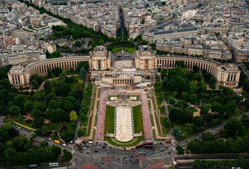 A high-angle view of the Trocadéro Gardens in the city of Paris, France taken from the Effile tower - obrazy, fototapety, plakaty