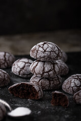 Chocolate crinkle cookies with cracked