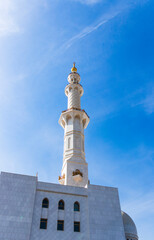 Fototapeta na wymiar View of an islamic minaret of the mosque. Religion