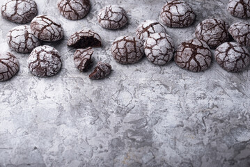 Chocolate crinkle cookies with cracked