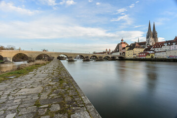 Obraz premium Steinerne Brück in Regensburg im Winter
