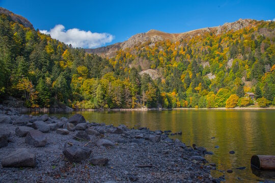 Le lac du Schiessrothried dans le Massif des Vosges - Vall&eacute;e de Munster et de la Wormsa