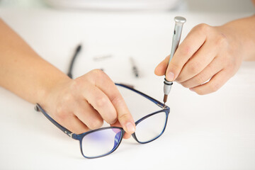 snapshot of hand holding broken glasses