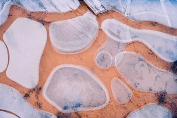 Gordijnen Hokusai The Great Wave gefrorenes Wasser auf Lehmboden. Eisblasen  © Sandro