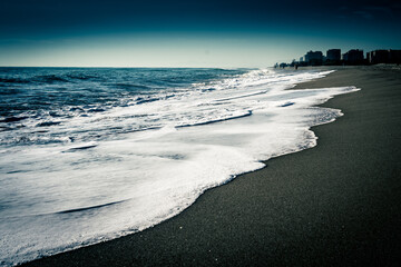Olas de mar en la arena