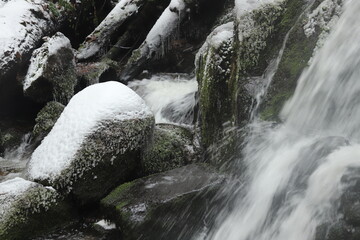 cascade en hiver