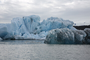 Fototapeta na wymiar icebergs. ice formations