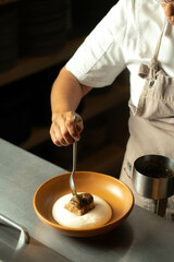 barbacoa de borrego con chicharron y crema espumosa platillo gourmet mexicano 