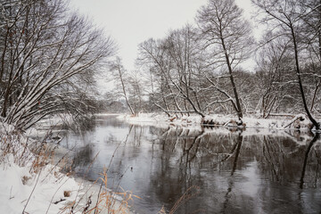 Rzeka Warta zimą