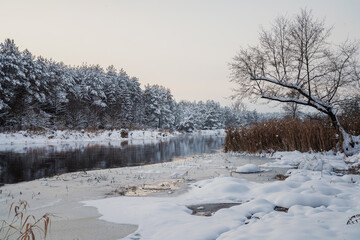 Rzeka zimowa porą