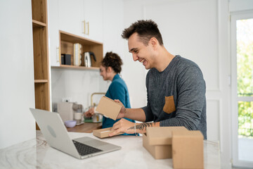 Fototapeta premium couple woman and man open presents gift in front of laptop computer