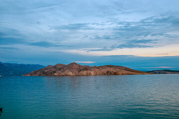 Fototapeta premium view of the sea and mountains 