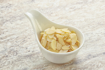 Almond nut slices for culinary