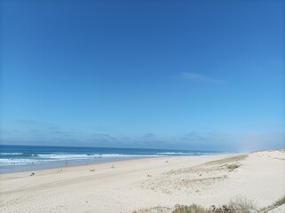 Fototapeta na wymiar une belle journée sur une belle plage du sud ouest