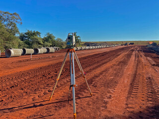 surveying device performing measurement for the execution of piping work
