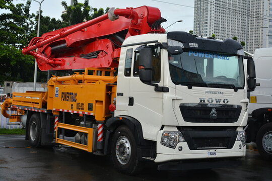 Howo pump crete truck at Philconstruct in Pasay, Philippines