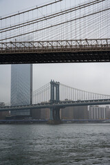 Brücken über Fluss in New York, Manhattan nach Brooklyn.
