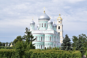 Fototapeta na wymiar Holy Trinity Orthodox Cathedral in Diveevo