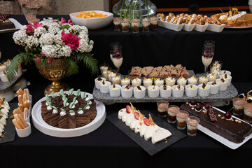 Postres en una mesa
