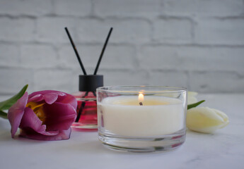 Obraz na płótnie Canvas Home perfume, candle, tulip flower