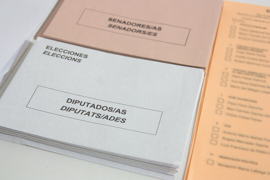 Envelopes to exercise the vote in the elections to the parliament andto the Spanish senate