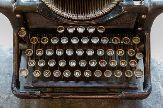 Vieux clavier de machine à écrire française