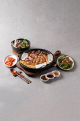 Korean food dishes 소 내장 구이 Grilled beef intestines