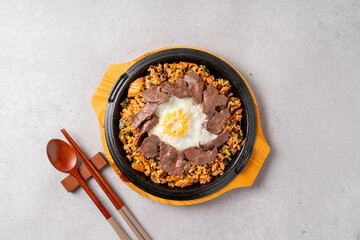 Korean food dishes 소 내장 구이 Grilled beef intestines 볶음밥