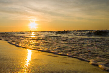 Plaża i morze w Stegnie o zachodzie słońca