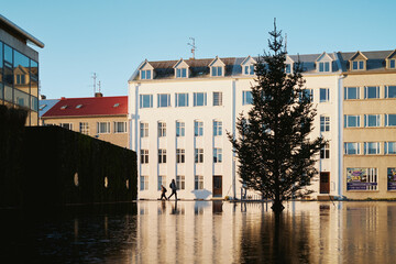 Obraz premium Exterior of residential buildings near icy square