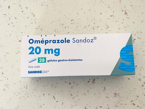 Om&eacute;prazole du laboratoire Sandoz , bo&icirc;te de m&eacute;dicaments gastro-r&eacute;sistant 