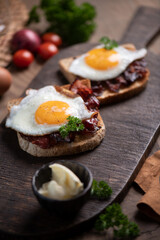 Frühstück, Ei und Speck