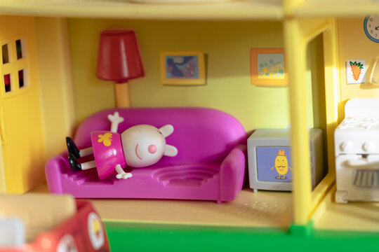 Peppa Pig's toy house. Suzy Sheep sleep on the sofa in a Peppa Pig's toy house