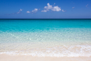 Fototapeta na wymiar Paradise Island Transparent Turquoise Color Waves