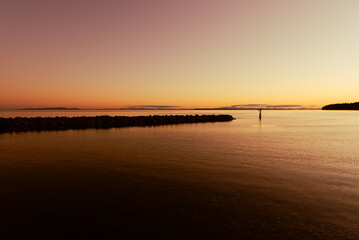 Fototapeta na wymiar Spectacular sunset in Vancouver bay
