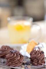 Chocolate mousse with chocolate flakes