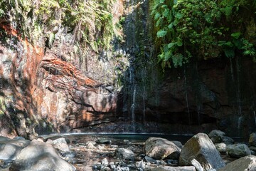 25 fontes waterfall