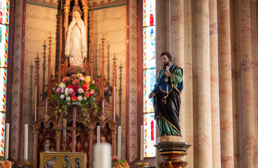 Heiligenstatuen Kirche Maria Lourdes Dussnang Schweiz
