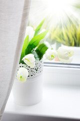 Obraz na płótnie Canvas Bouquet of tulips on windowsill