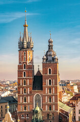 Fototapeta na wymiar Bazylika Mariacka, cityscape of the Old Town in Krakow