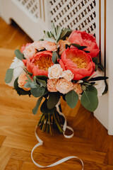 Bouquet de roses et de pivoines