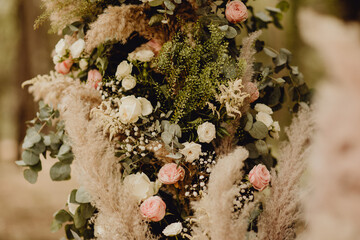 Fleurs de la pampa, rose, eucalyptus et gypsophile