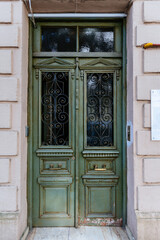 Fototapeta na wymiar Vintage wooden green door of old mansion