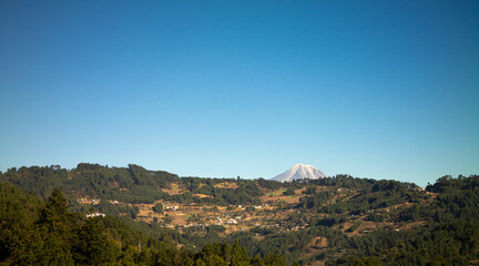 Naklejka premium Pico de Orizaba desde San Miguel Acultzinapa 