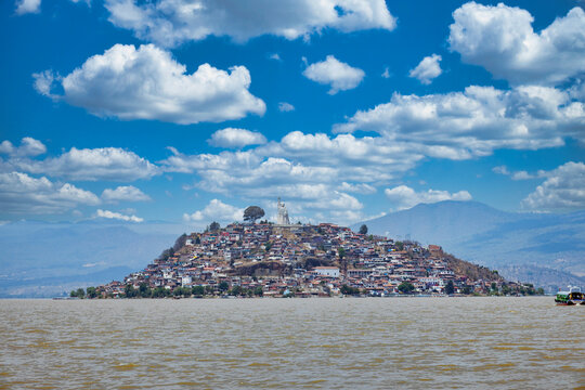 Janitzio, Isla en el lago de Patzcuaro, un lugar turistico.