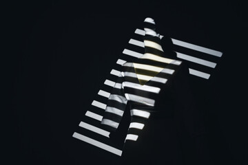 光の当たるウェディングドレス