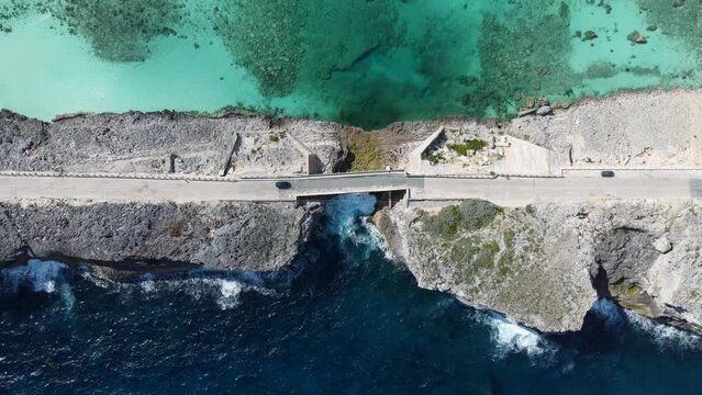 Cinematic aerial wide still view top down drone shot of glass window bridge on the island of eleuthera in the bahamas - separating the atlantic ocean from the caribbean sea